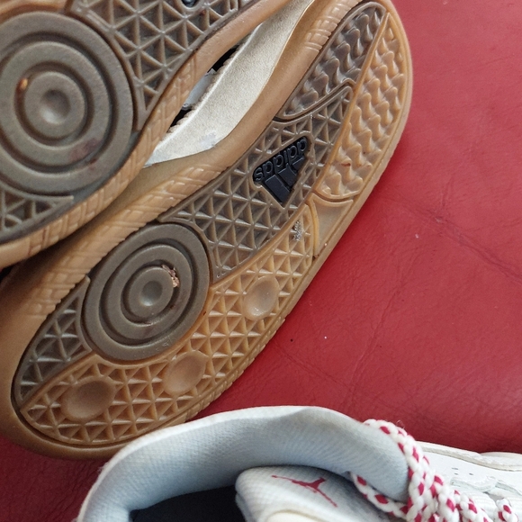 Lot Of 3 Kids Sneakers Sz 5,6,7 Jordans Adidas Shoes ( Bag C) - Picture 6 of 15